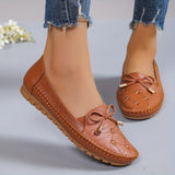 Mocassins Annabelle camel à lacets, nœud au bout et semelle crantée.