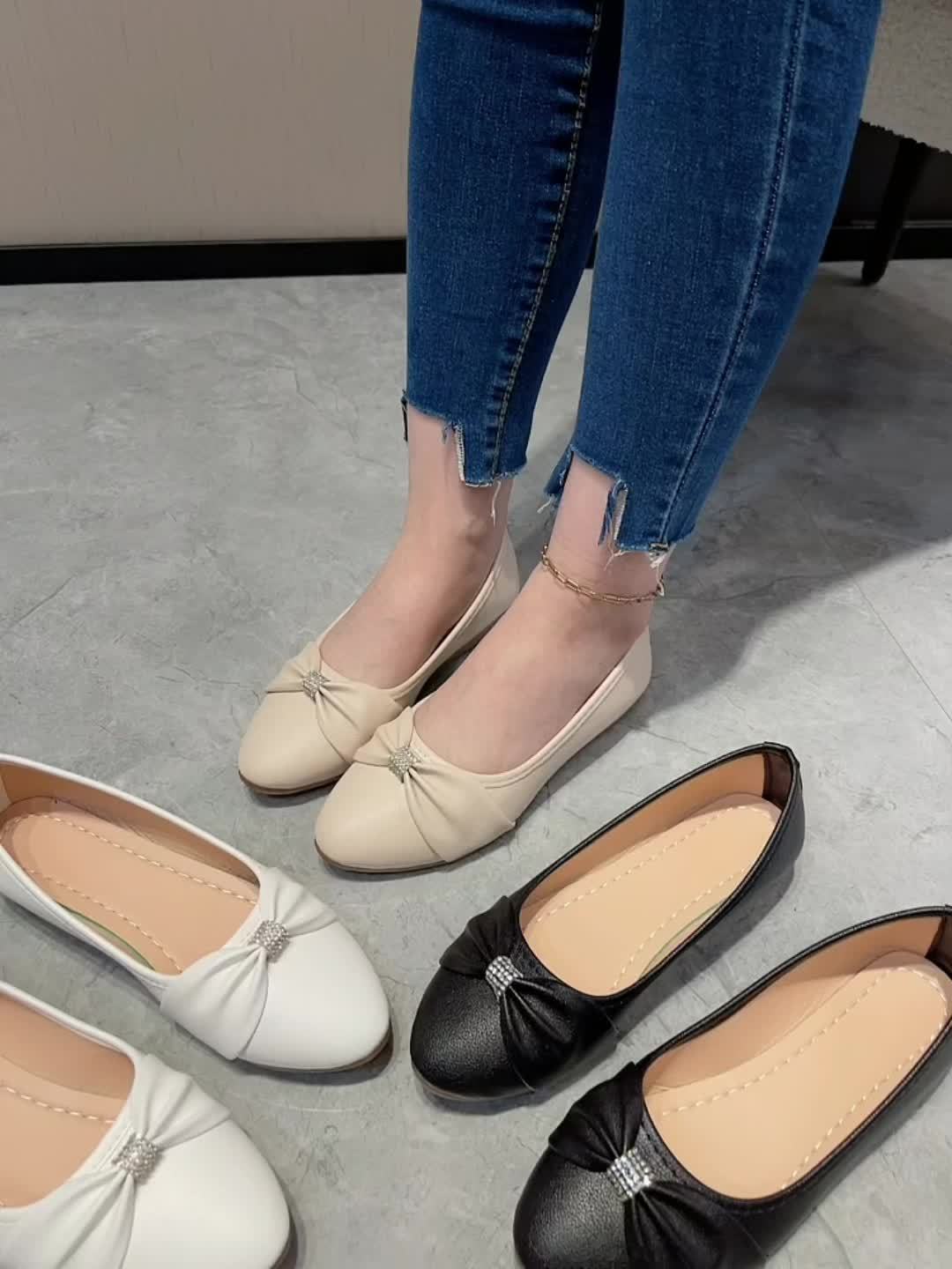 Ballerines Lucile beiges et noires à nœud, détail strass sur le dessus