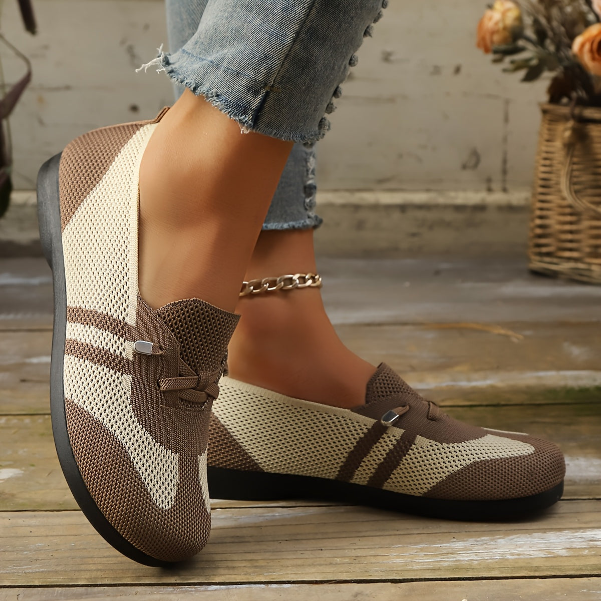 Mocassins tressés Blandine beiges, brides nouées, motif bandes blanches, semelle noire