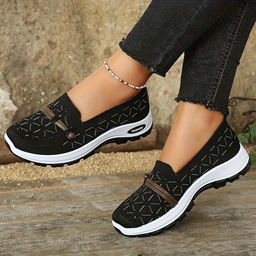 Chaussures de marche légères noires à brides marron et semelle épaisse