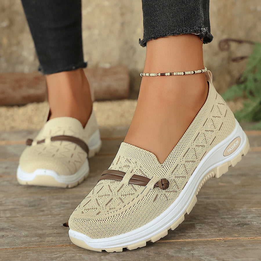 Chaussures de marche légères beige avec brides et semelle épaisse blanche