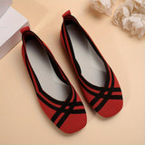 Ballerines souples respirantes rouges à rayures noires, vue de dessus
