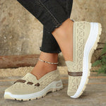 Chaussures de marche légères beige à empiècements perforés et semelle blanche