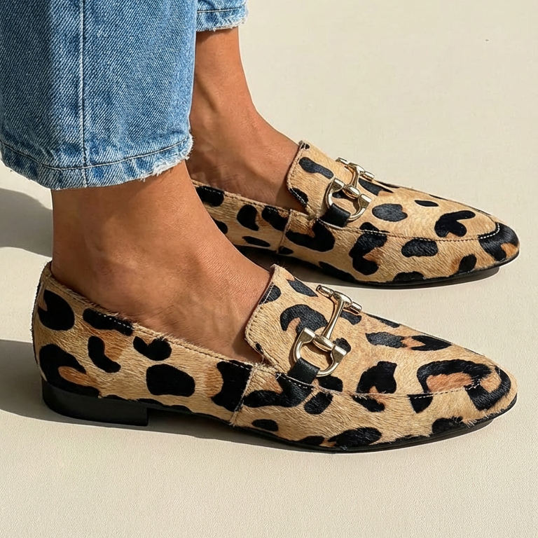 Mocassins imprimé léopard, boucles métalliques sur le dessus et sur le côté
