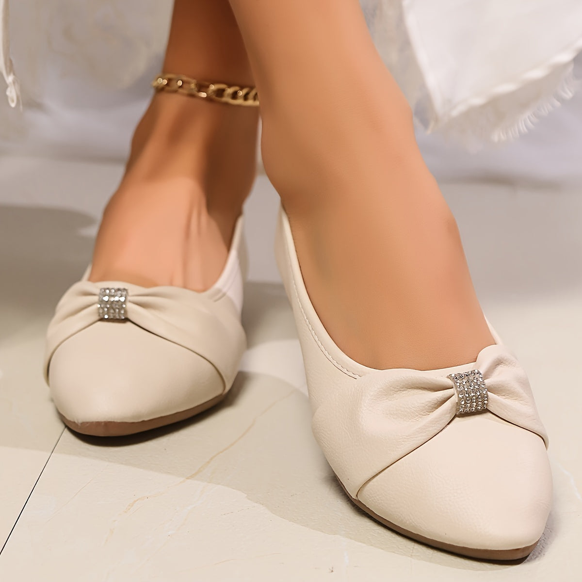 Ballerines Lucile beiges à nœud, cabochon strass décoratif sur le dessus