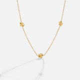 Catherine – Un collier aux délicats accents de couleur