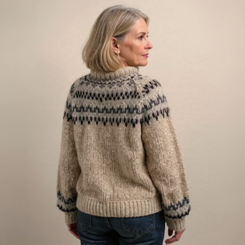 Pull en laine beige à motifs jacquard bleu-gris, vue de dos, manches longues côtelées