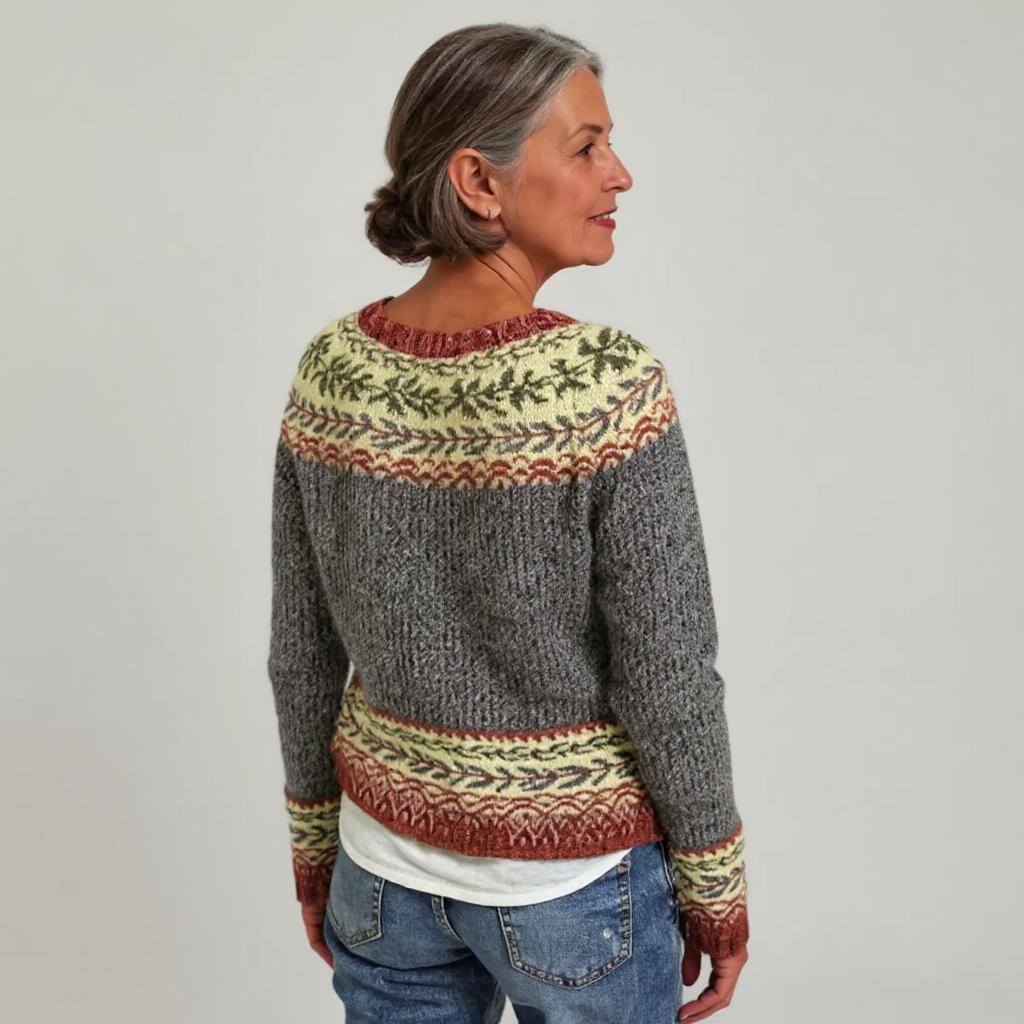 Pull en laine manches longues gris chiné, motif jacquard vert, rouge et beige au dos