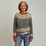 Pull en laine à col rond côtelé, gris chiné avec motif jacquard vert et rouge