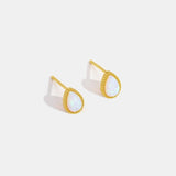 Chloé – Boucles d’oreilles dorées élégantes.