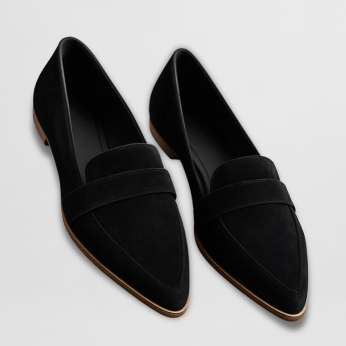 Mocassins Nadia™ en daim noir, bout pointu et bride sur le dessus.