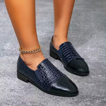 Mocassins vernis bleus à empiècement effet croco et bout pointu