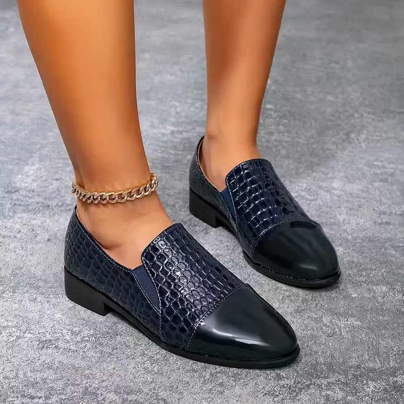 Mocassins vernis bleus à empiècement effet croco et bout pointu