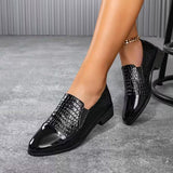 Mocassins vernis noirs à empiècement effet croco, bout pointu et petit talon