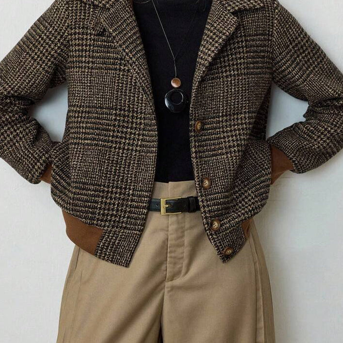 Veste en tweed croisée marron foncé, boutonnage devant, col revers, manches longues