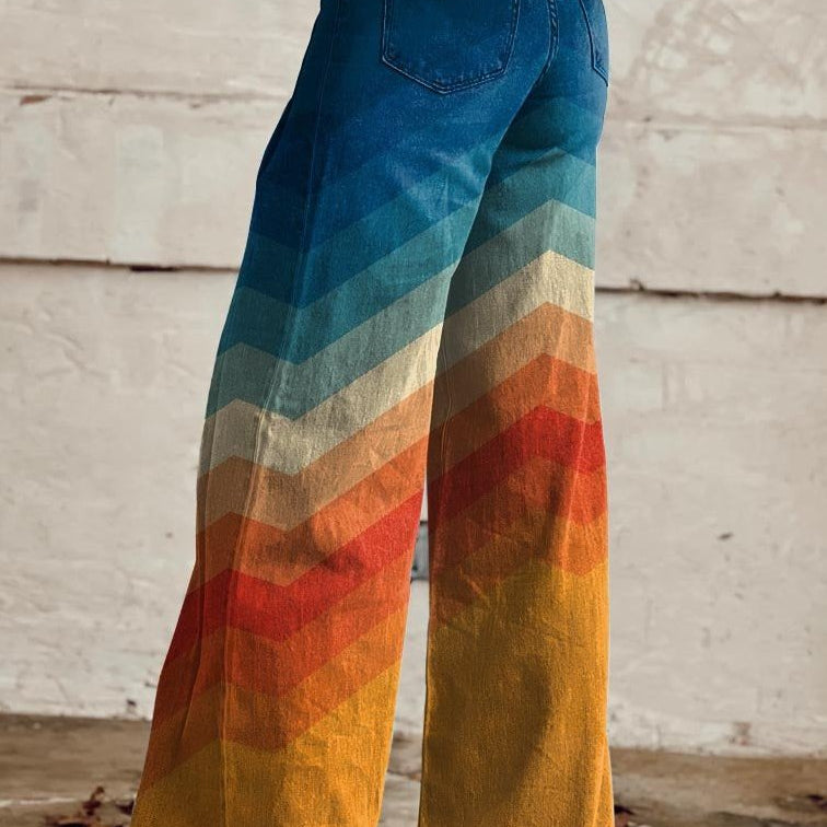 Pantalon en jean bleu à motif zigzag multicolore, poche arrière visible