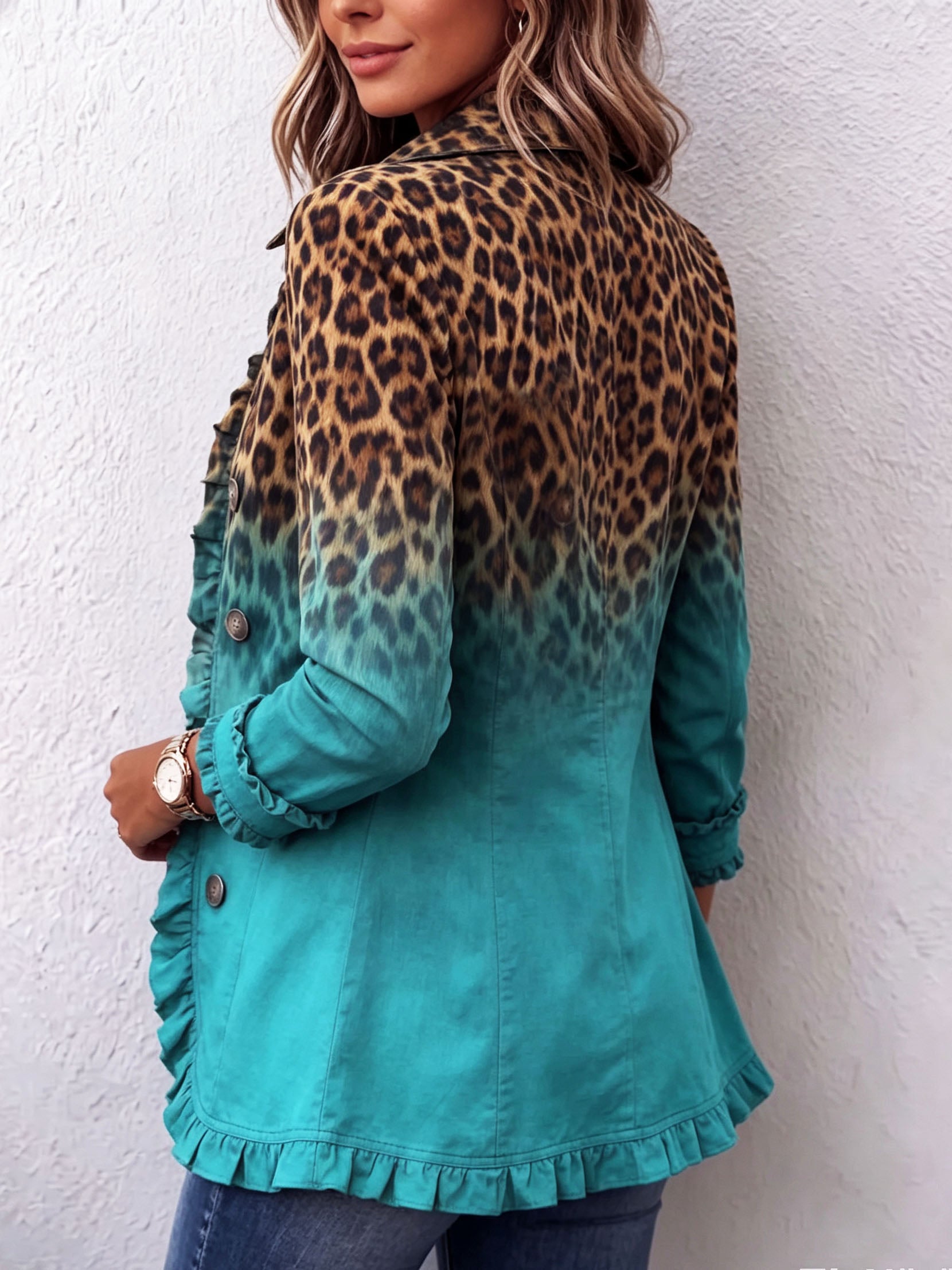 Veste blazer turquoise dégradée, motif léopard sur le haut, volants en bas