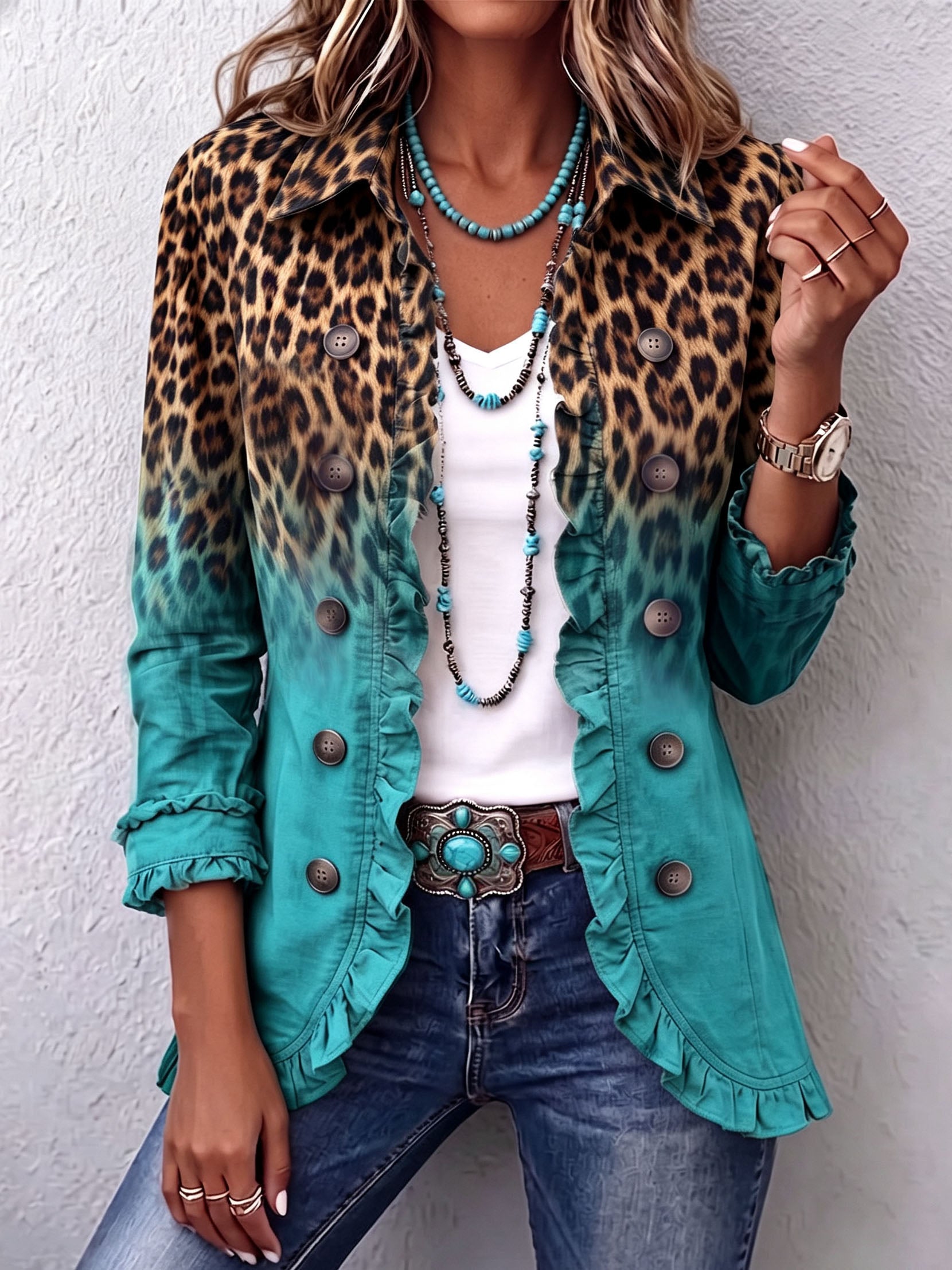 Veste blazer dégradée turquoise avec motif léopard, boutons et volants sur les manches