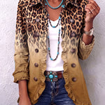 Veste blazer beige dégradée avec motif léopard, boutons et volants sur les manches