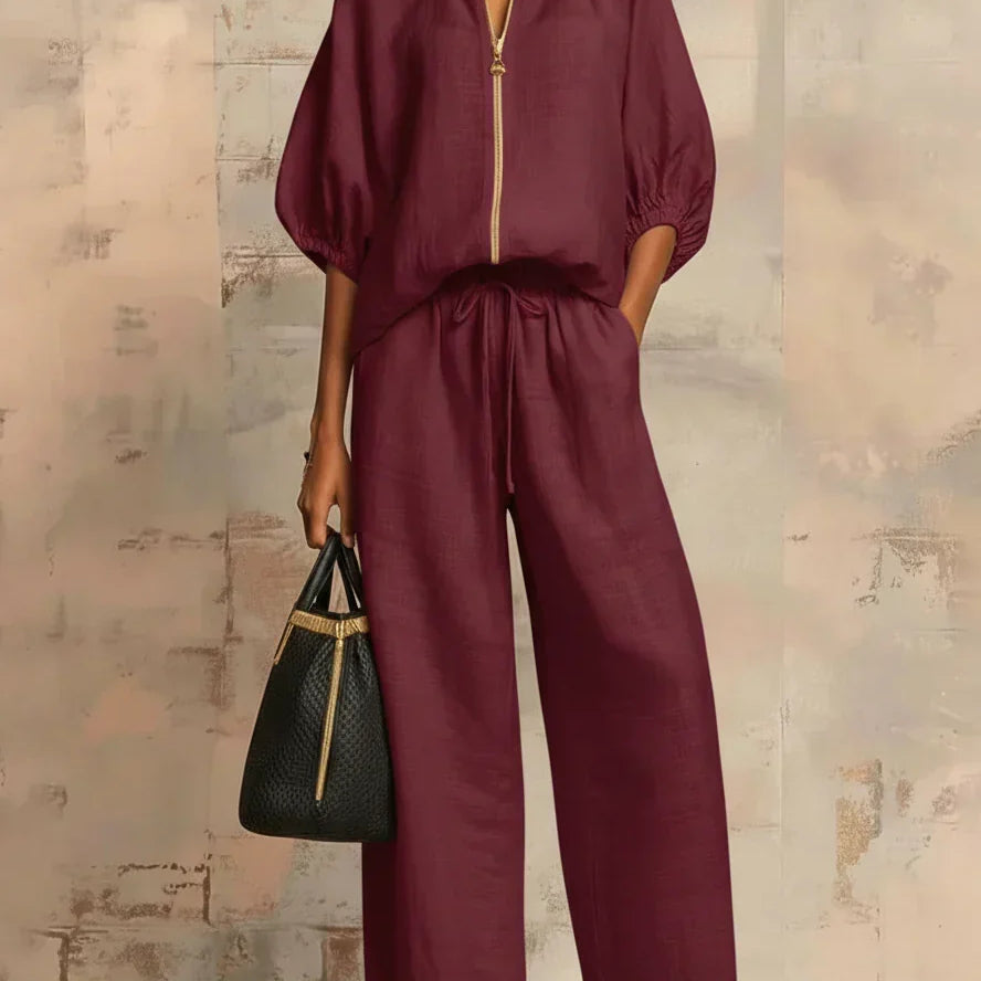 Ensemble chemise à manches bouffantes et pantalon large bordeaux, lien à la taille, zip doré.
