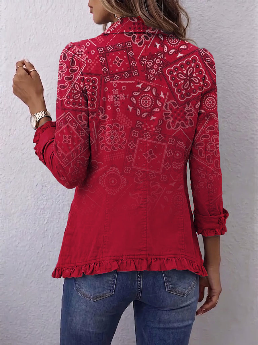 Veste rouge à motifs paisley dégradés, col montant et volants sur l’ourlet