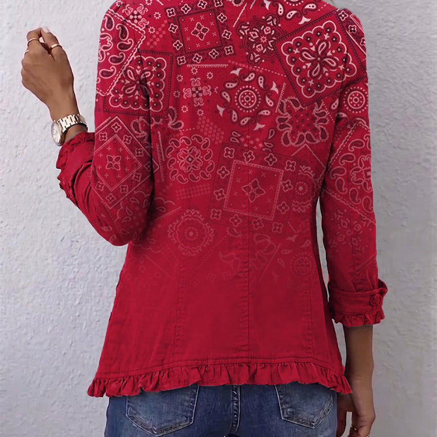 Veste rouge à motifs paisley dégradés, col montant et volants sur l’ourlet