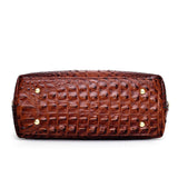Sac à main effet croco marron, face arrière avec fermetures et rivets
