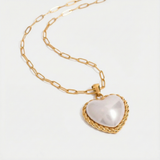 Victoire – Collier en or avec un élégant pendentif