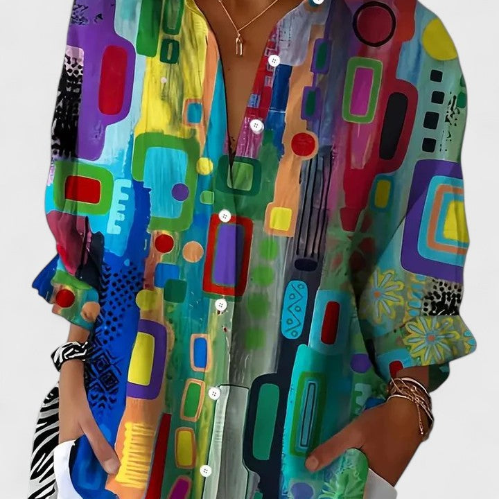 Chemisier multicolore à motif géométrique, patte de boutonnage et manches longues évasées.