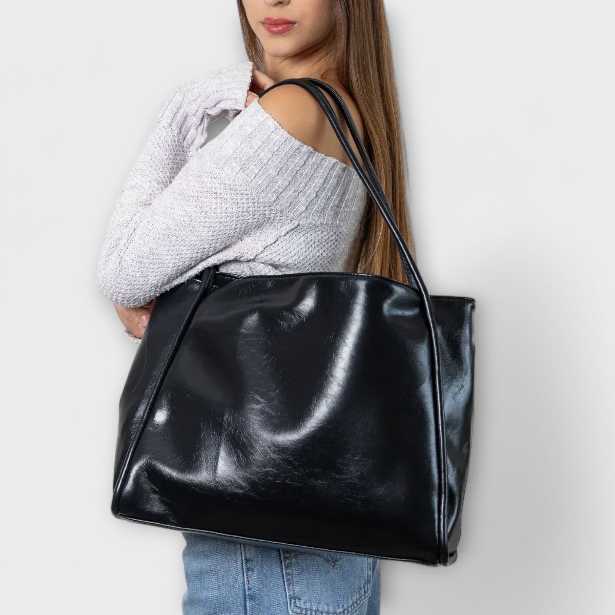 Sac cabas Néréa Blair noir brillant, porté à l’épaule, anses doubles et grand volume